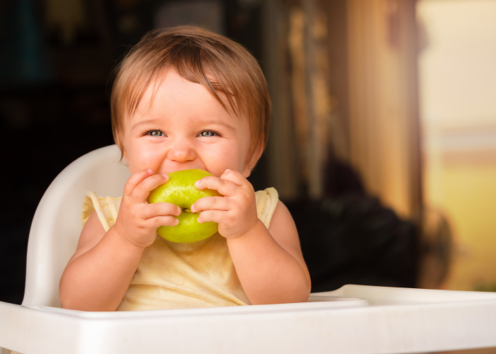 Így egyen a baba sok gyümölcsöt!
